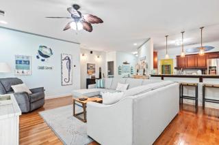 Stunning Beach Cottage! Hot Tub and Pet Friendly! Sleeps 6! - Myrtle Beach - 8