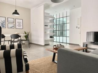 Central, spacious and bright 2-bedroom apartment. - Heraklio - 0