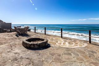 Oceanfront Home with Private Pool and Hot Tub - La Bloquera - 3