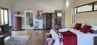 Expansive 5-bedroom house - Hartbeespoort - 0