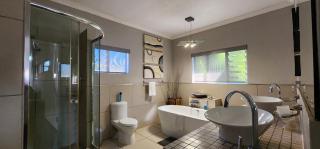 Expansive 5-bedroom house - Hartbeespoort - 5