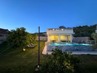 Ultra Geniş Bahçeli Jakuzili Villa - Fethiye - 4