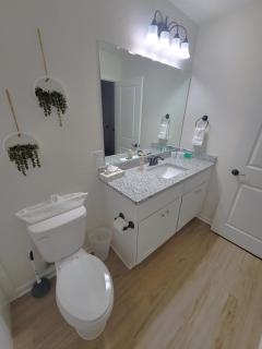 Elegant Spacious Home Near Top Attractions - Helotes - 4