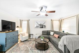 Memories on Mulberry- Hot Tub Game Room Fire Pit - Fredericksburg - 0