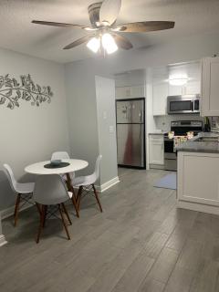 Modern 3bad2bath condo, ground floor, with backyard and shared heated pool, 1 min to food , shopping plaza and 10 min to Siesta Beach - Sarasota - 8