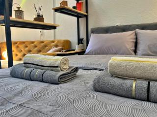 Chic Old Town Studio with Patio - 8