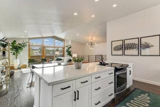Mountain views and access! 4BR 3.5BA - Sandy - 2