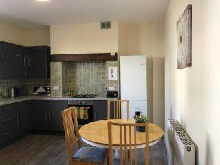 Prime Central Location,Free parking available by reservation only, limited spaces, En suite and shared room options in a 4 bedroom property, Shared kitchen and great value for short city breaks, shoppers, business and festival racegoers - 9