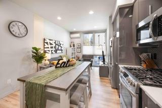 Newly Modern 2B2B Home near Seatac - Golf course - 9