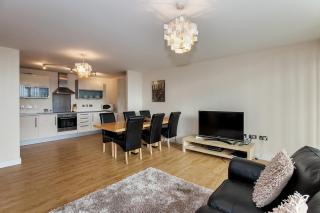 ShortstayMK Vizion apartments, with free superfast wi-fi, parking - 4