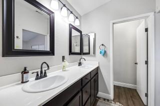 Modern Home in Las Vegas Near Strip with Pool and Jacuzzi - 4