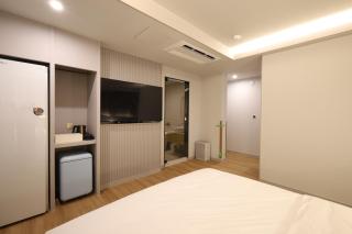 Changwon Denbasta Hotel Myeongseo - Changwon - 9