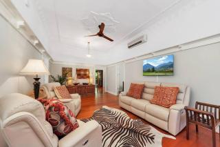 Masterfully Restored Queenslander Near Esplanade - Cairns North - 0