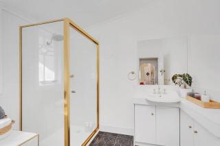 Masterfully Restored Queenslander Near Esplanade - Cairns North - 2