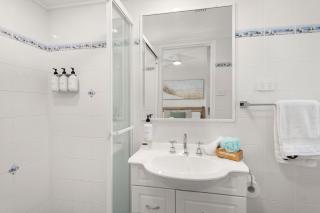 Perfect Coastal Getaway-Metres to Shoal Bay Beach - Nelson Bay - 1