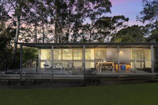 Secluded 3-Bed Retreat Moments to the Beach - Surf Beach - 5