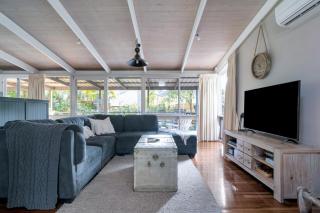 Secluded 3-Bed Retreat Moments to the Beach - Surf Beach - 2