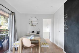 Cosy Getaway with Fireplace and Spacious Backyard - Broulee - 3