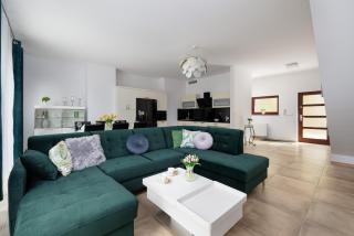 Spacious Apartment in Wisełka with Parking and Seasonal Swimming Pool by Renters Prestige - 4