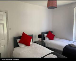 WV1 Budget Contractor Stays- 5 Beds - Discounts ok - Wolverhampton - 7