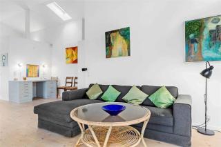 Summer House Brimming With Activity And Coziness - 8