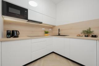Przytulny Apartament z Parkingiem i Tarasem w Warszawie by Noclegi Renters - 7