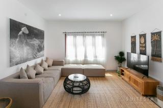 Stylish Villa With Open Grass-field View - Sempidi - 0