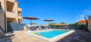 Apartment Bluemare B7 with Shared Pool - Ližnjan (Lisignano) - 0