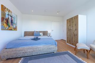 Penthouse Moos - 1