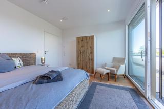 Penthouse Moos - 2