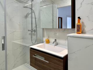 Stay in Artist’s Gallery - 3