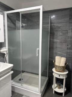 White DeLuxe Apartment - Ploieşti - 8