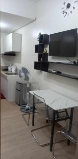 Comfy 1 Bedroom with Netflix & Free Wifi - Trees Residences Condominium - Manila - 3