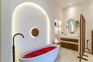 Luxe Private Pool Villa Amara 2 by Azure - Canggu - 7