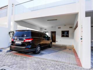 Fully Furnished with Terrace and Balcony - Dubai - 6
