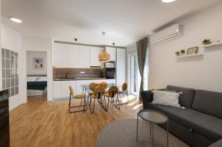 New Modern Apartment in Podstrana With Garden and Jacuzzi - Podstrana - 3