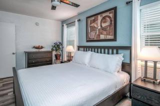 Park Shore Suites of Madeira Beach! Pet Friendly and Steps to the Beach! - #4 - St Pete Beach - 1