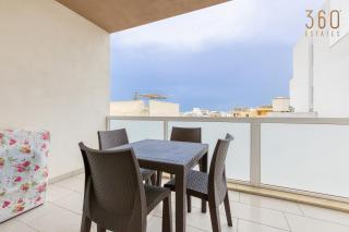Cosy 3BR home with Balcony & Sofa bed in Zabbar by 360 Estates - Żabbar - 9