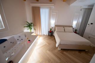 La Divina - free parking - - 1