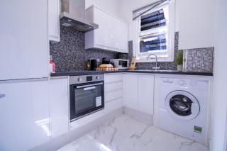 Luxurious Apartments on Oxford Street - 6