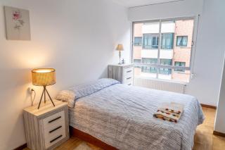 Amplio apartamento exterior junto a HUCA by Renthas - 1