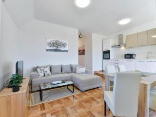 Pool apartment Leonardo - Gornji Karin - 5