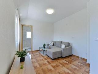 Pool apartment Leonardo - Gornji Karin - 4