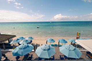 Blue Skies Beach Resort - 9