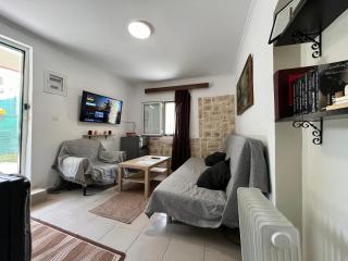 Nonas House - Kanoni - 1