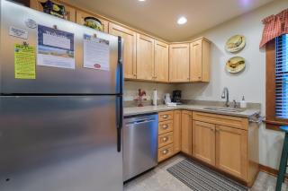 Woodlands - Beautiful Outdoor Living Space, nestled into the woods - Great getaway! - Fennville - 3