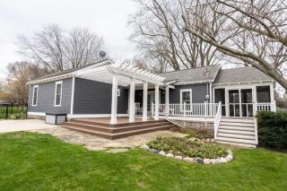 Douglas Cottage - Great location walking distance to both Douglas beach and Downtown! - Douglas - 0