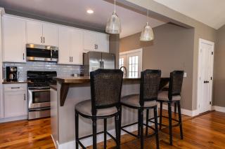 Douglas Cottage - Great location walking distance to both Douglas beach and Downtown! - Douglas - 5