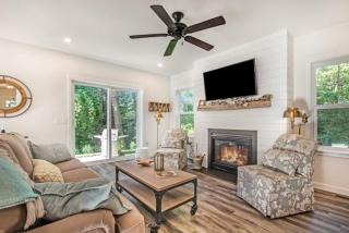 Happy Landings - Farmhouse coastal home with tram and stairs to beach access! - South Haven - 1