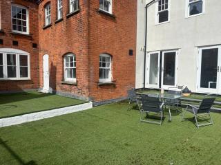 Relaxing 1 bedroom garden flat. - 2